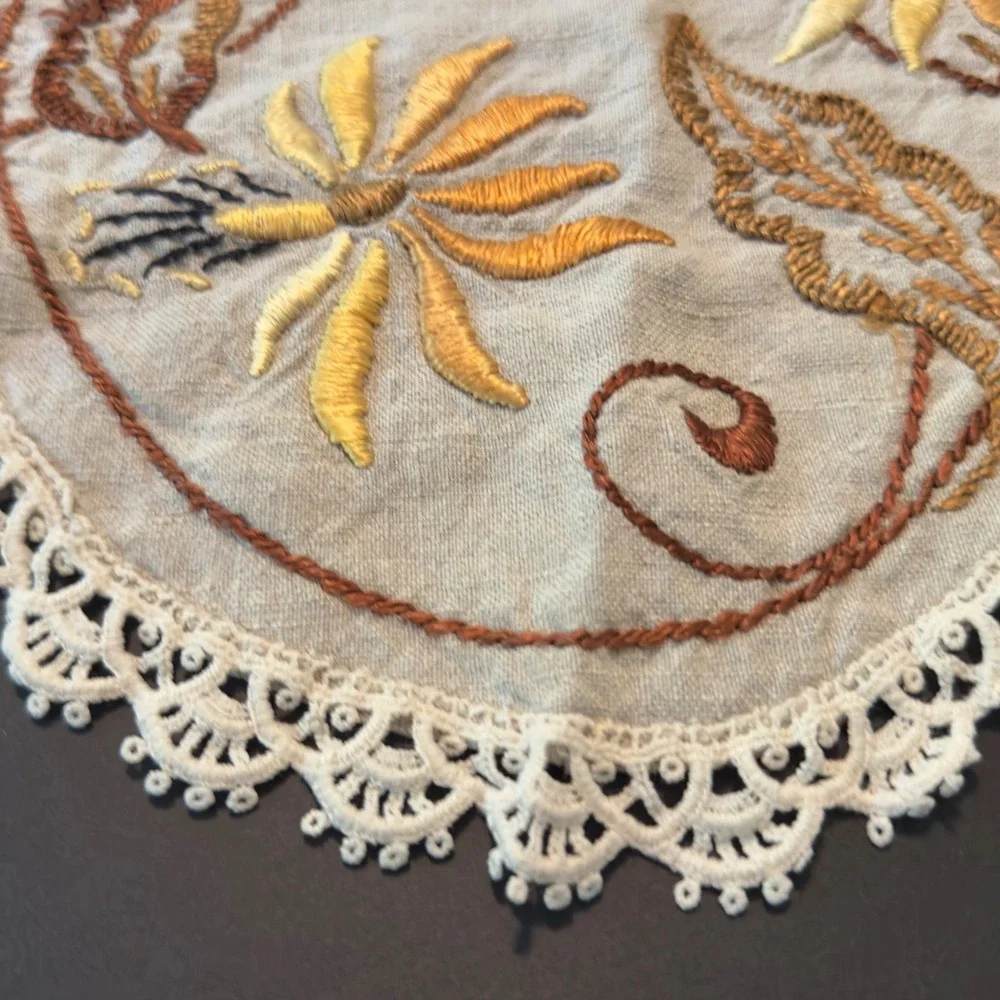 Vintage Floral Embroidered Table Runner Beige Linen Crochet Lace Trim 46x16 Boho
